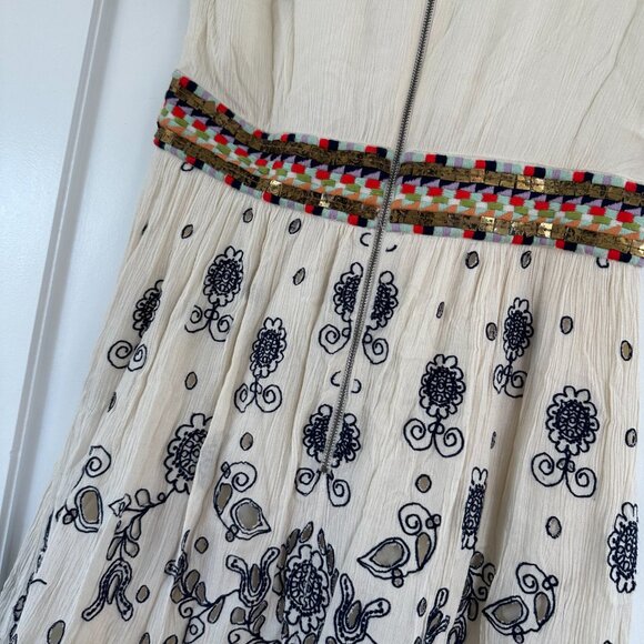 NWT Alice + Olivia Gertie Mini Dress Embroidered Floral Pattern In White Sz 10 - Picture 11 of 13